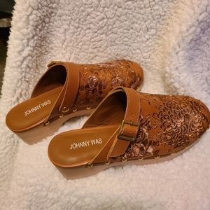 Johnny Was Brown Embroidered Leather Clog Size 9